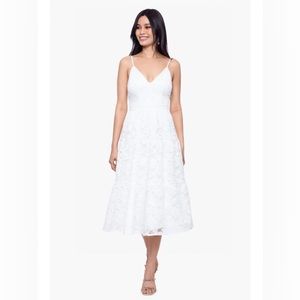 XSCAPE Lace Spaghetti Strap Dress White Ivory Style # 4453X Size 4